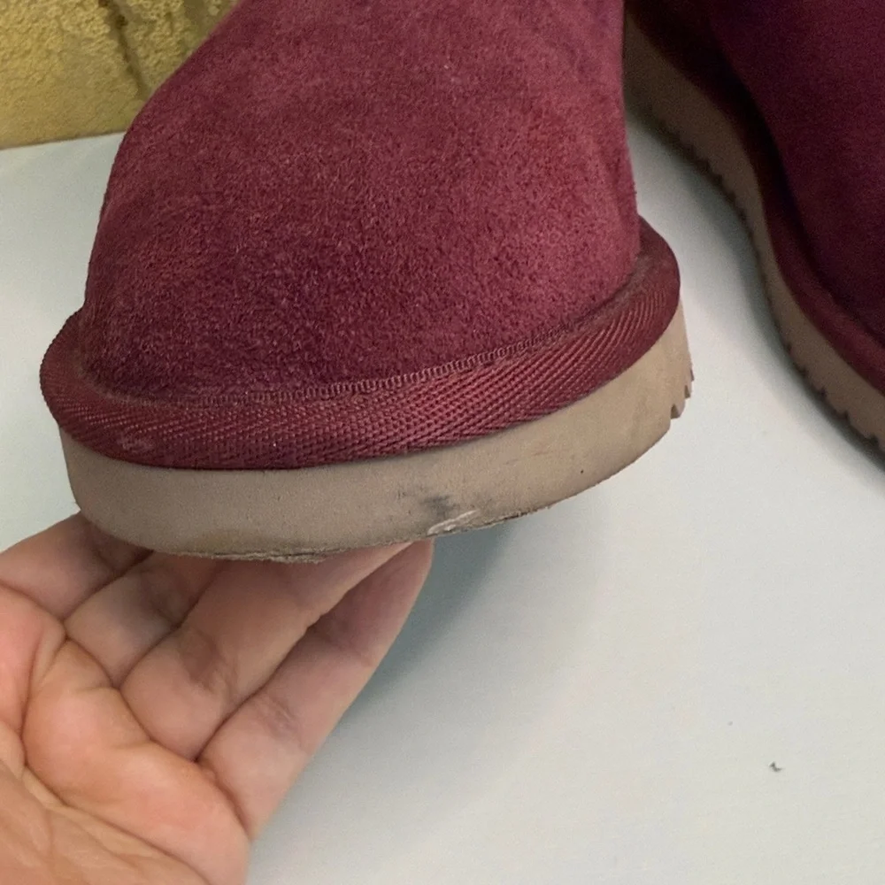 Koolaburra Women's mid calf Burgundy Suede with faux fur lining Boots